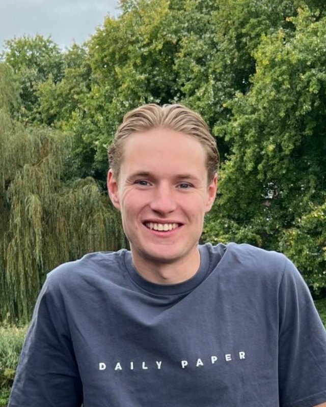 Portret van Yuri van Dorst buiten